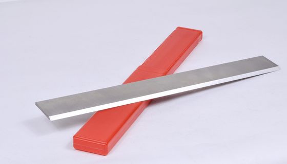 木材の形を作るためにHSS木材平面刀刃 350mm サイズと形をカスタマイズ